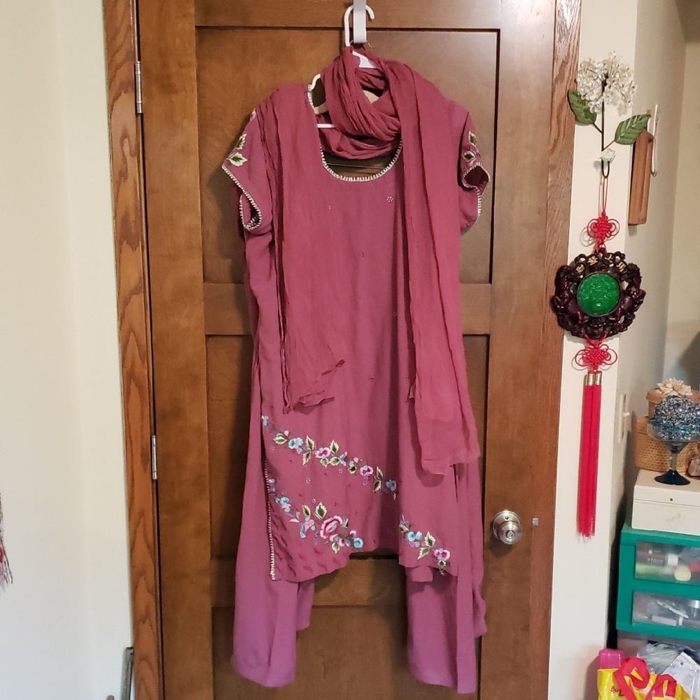 Mauve floral embroidered tunic( kazeem), pants(salwar), & scarf(dupatta)-new.#10